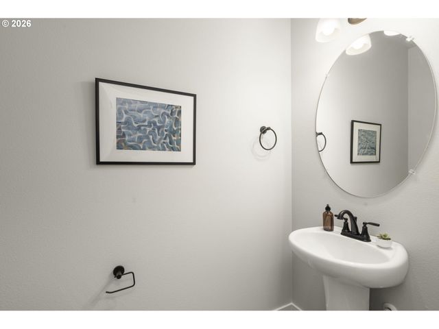 2555 Bourbon St, Forest Grove, OR 97116