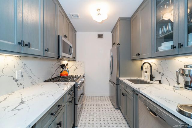 3816 Waldo Avenue 3A, Bronx, NY 10463