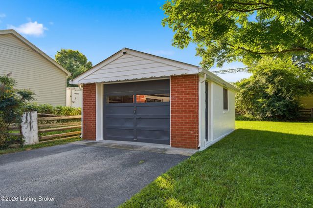 2110 Lancashire Ave, Louisville, KY 40205