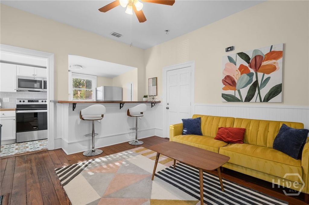 Image 10 of property listing at 303 W Park Avenue C, Savannah, GA 31401