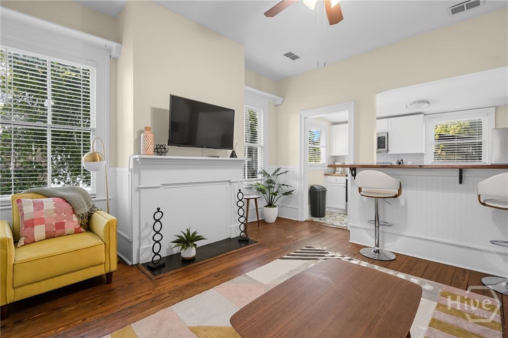 Image 11 of property listing at 303 W Park Avenue C, Savannah, GA 31401