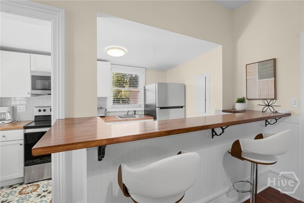 Image 12 of property listing at 303 W Park Avenue C, Savannah, GA 31401