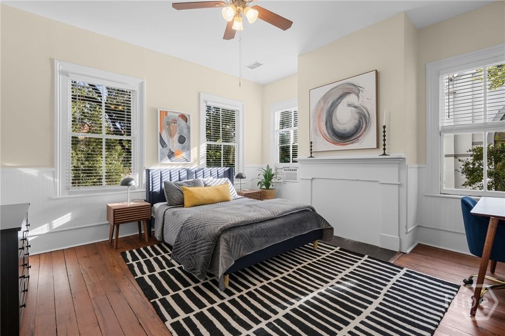 Image 15 of property listing at 303 W Park Avenue C, Savannah, GA 31401
