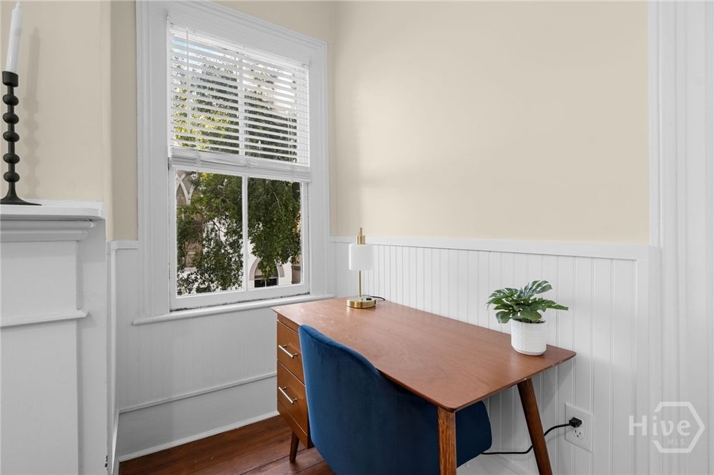 Image 18 of property listing at 303 W Park Avenue C, Savannah, GA 31401