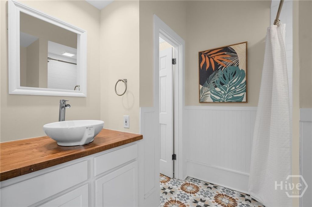 Image 19 of property listing at 303 W Park Avenue C, Savannah, GA 31401