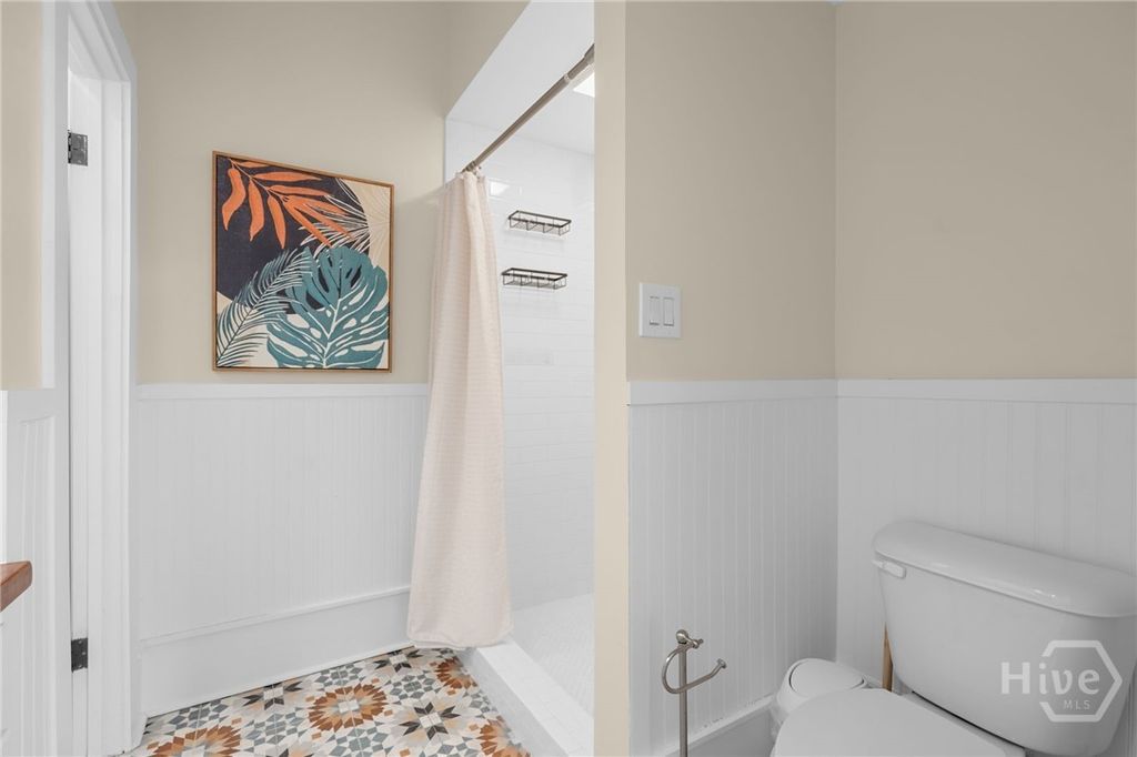 Image 20 of property listing at 303 W Park Avenue C, Savannah, GA 31401