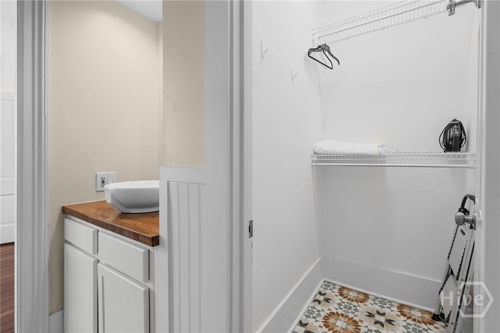Image 21 of property listing at 303 W Park Avenue C, Savannah, GA 31401