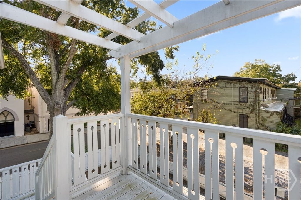 Image 22 of property listing at 303 W Park Avenue C, Savannah, GA 31401