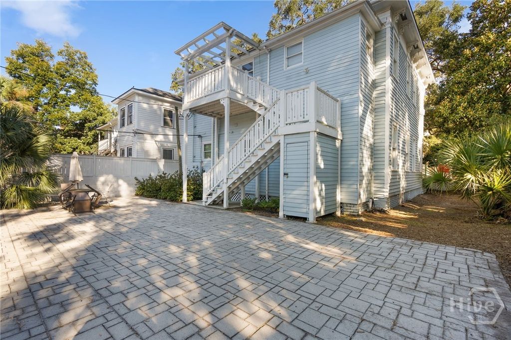 Image 25 of property listing at 303 W Park Avenue C, Savannah, GA 31401