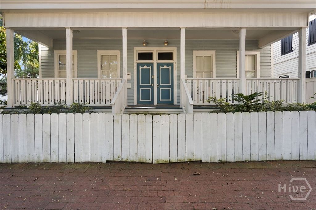Image 3 of property listing at 303 W Park Avenue C, Savannah, GA 31401