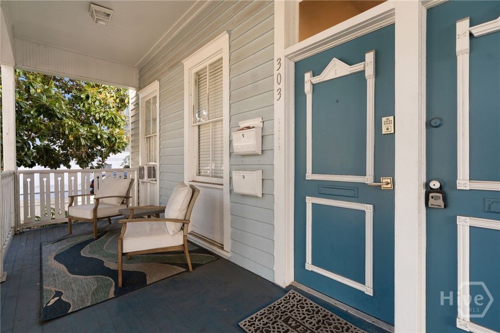 Image 4 of property listing at 303 W Park Avenue C, Savannah, GA 31401