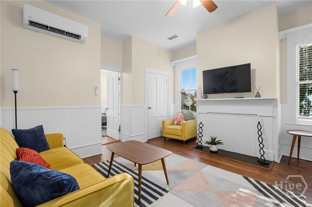 Image 8 of property listing at 303 W Park Avenue C, Savannah, GA 31401