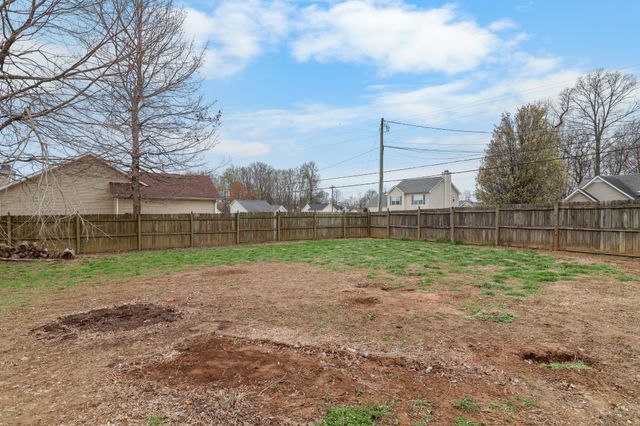 3809 Man O War Blvd, Clarksville, TN 37042