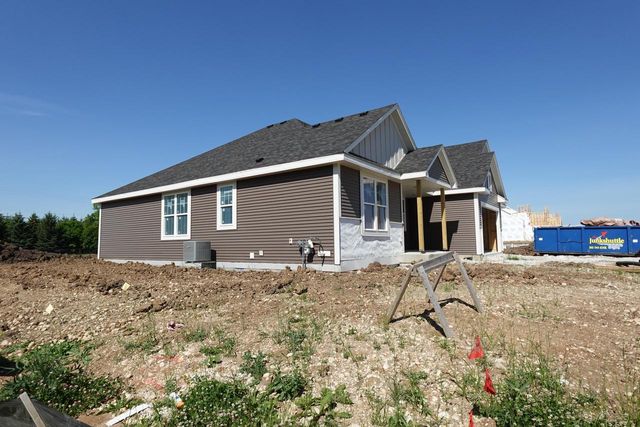 1302 Lynn CIRCLE, Oconomowoc, WI 53066