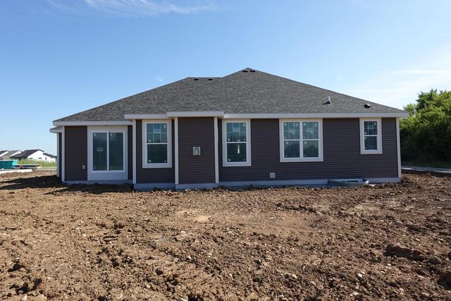 1302 Lynn CIRCLE, Oconomowoc, WI 53066