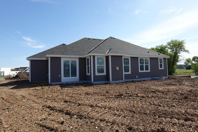 1302 Lynn CIRCLE, Oconomowoc, WI 53066