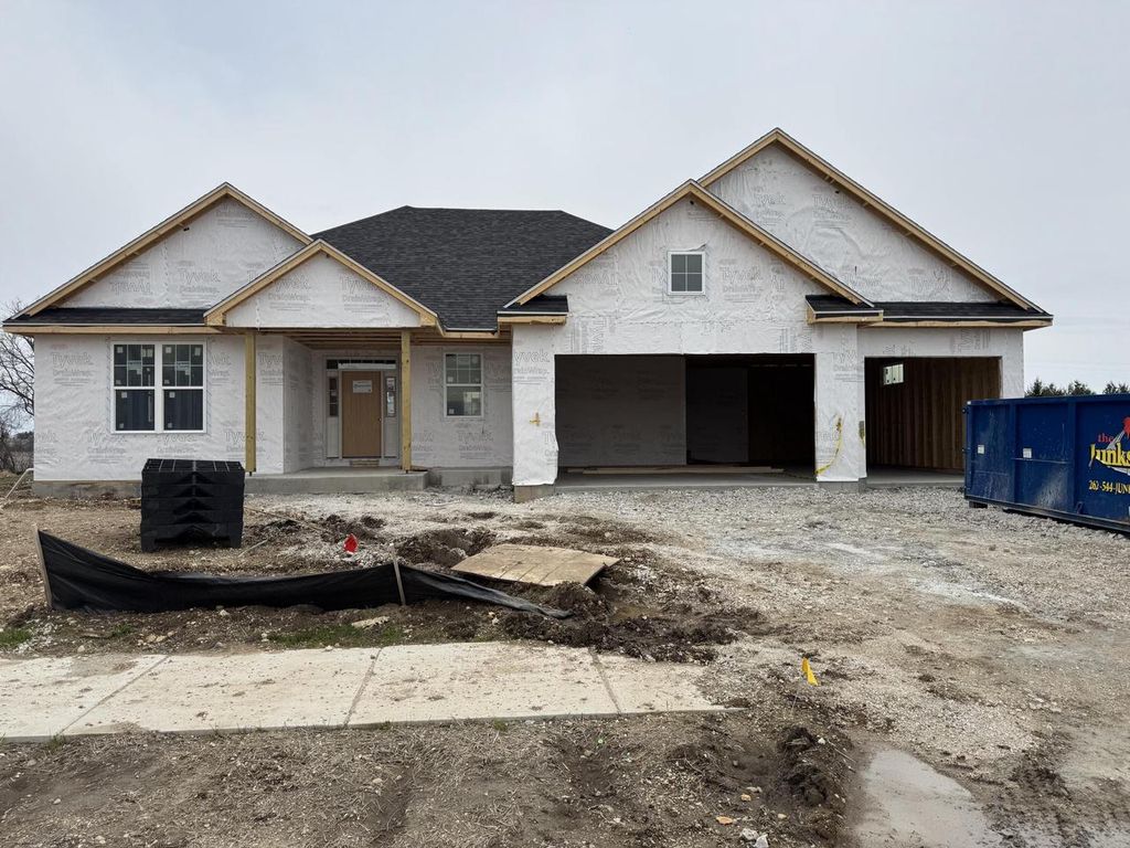 1302 Lynn CIRCLE, Oconomowoc, WI 53066