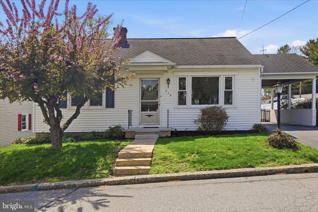 216 N PITT ST, Manheim, PA 17545