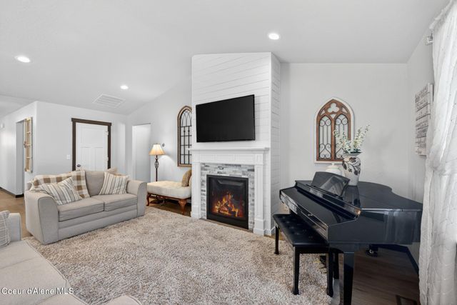 30974 N Alice CT, Athol, ID 83801