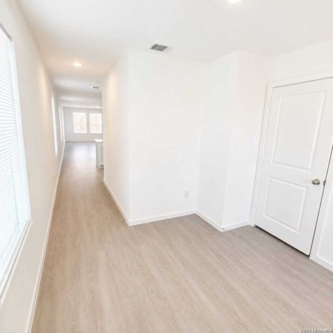 738 Thea Meadows, Marion, TX 78124
