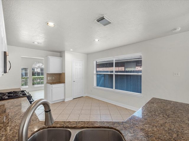 4019 Leighann Lane Drive, Houston, TX 77047