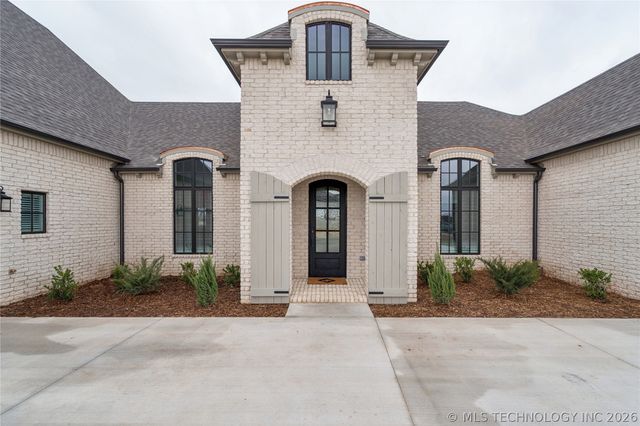 8622 S Timber Wolf Drive, Broken Arrow, OK 74014
