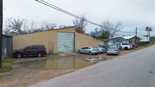 521 Blue Bell Road, Houston, TX 77037