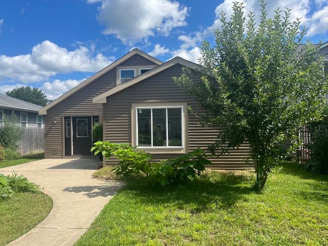 42521 N FOREST Lane, Antioch, IL 60002