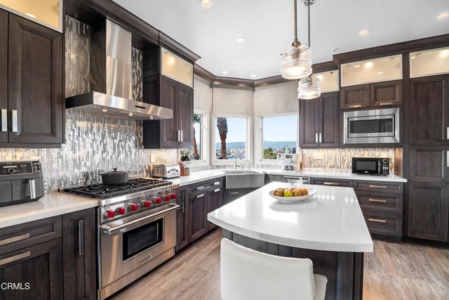 1758 Emerald Isle Way, Oxnard, CA 93035