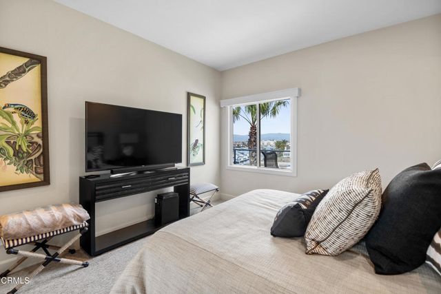 1758 Emerald Isle Way, Oxnard, CA 93035