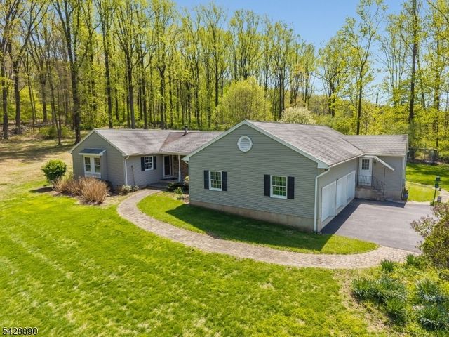 352 Bellis Rd, Holland Twp., NJ 08804