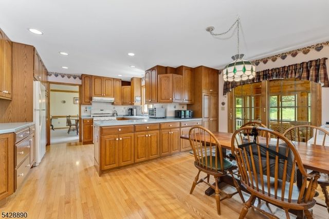 352 Bellis Rd, Holland Twp., NJ 08804