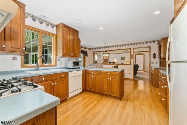 352 Bellis Rd, Holland Twp., NJ 08804
