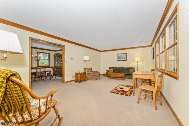 352 Bellis Rd, Holland Twp., NJ 08804