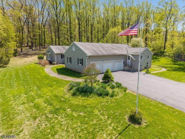 352 Bellis Rd, Holland Twp., NJ 08804