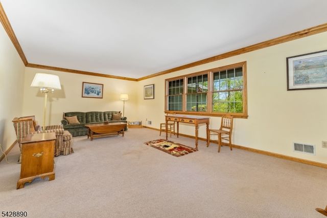 352 Bellis Rd, Holland Twp., NJ 08804