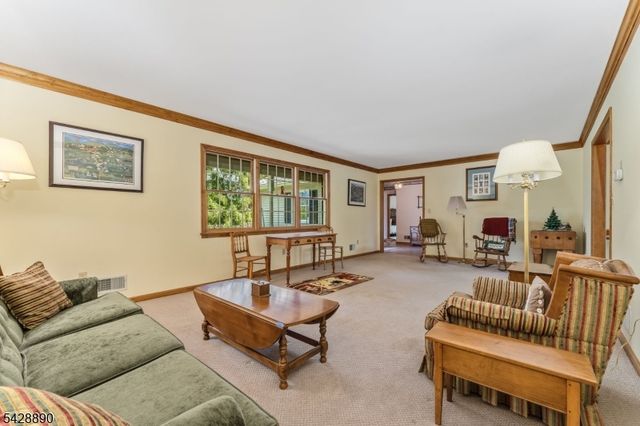352 Bellis Rd, Holland Twp., NJ 08804