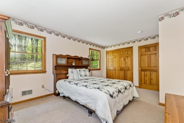 352 Bellis Rd, Holland Twp., NJ 08804