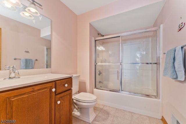 352 Bellis Rd, Holland Twp., NJ 08804