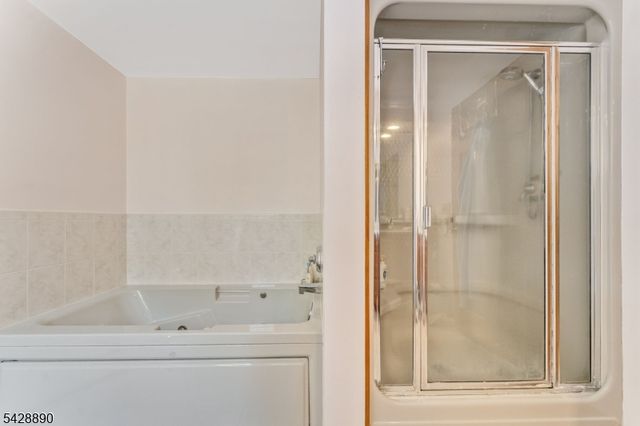 352 Bellis Rd, Holland Twp., NJ 08804