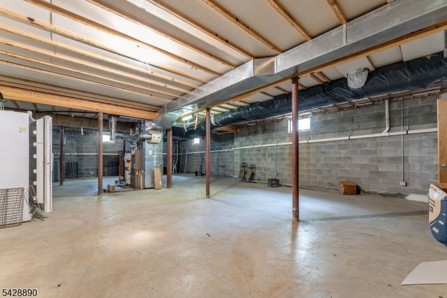 352 Bellis Rd, Holland Twp., NJ 08804
