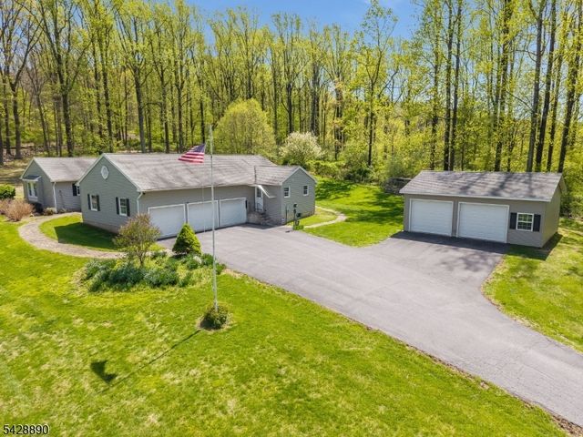 352 Bellis Rd, Holland Twp., NJ 08804
