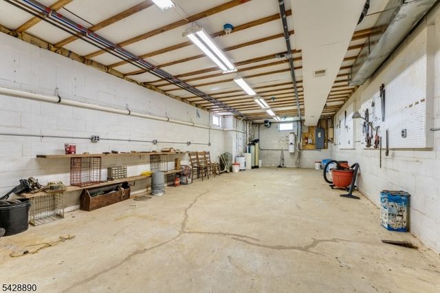 352 Bellis Rd, Holland Twp., NJ 08804