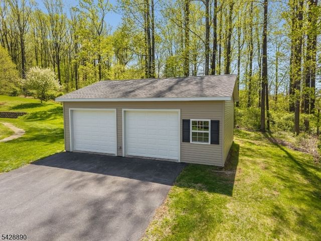 352 Bellis Rd, Holland Twp., NJ 08804