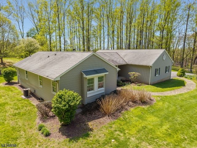352 Bellis Rd, Holland Twp., NJ 08804