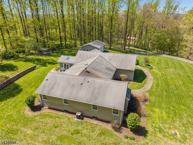 352 Bellis Rd, Holland Twp., NJ 08804