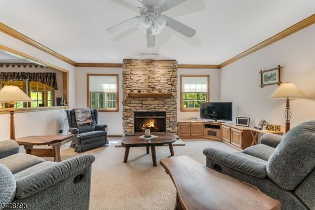 352 Bellis Rd, Holland Twp., NJ 08804