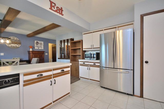 W220N2767 Maplewood LANE, Waukesha, WI 53186