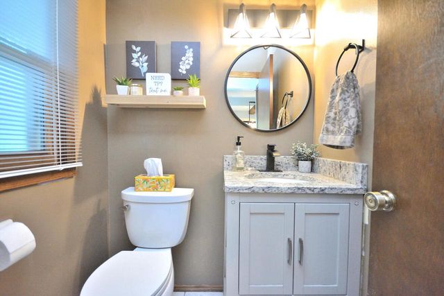W220N2767 Maplewood LANE, Waukesha, WI 53186
