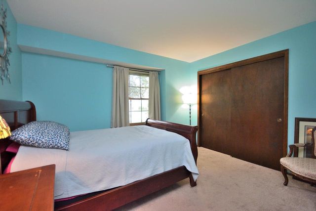 W220N2767 Maplewood LANE, Waukesha, WI 53186